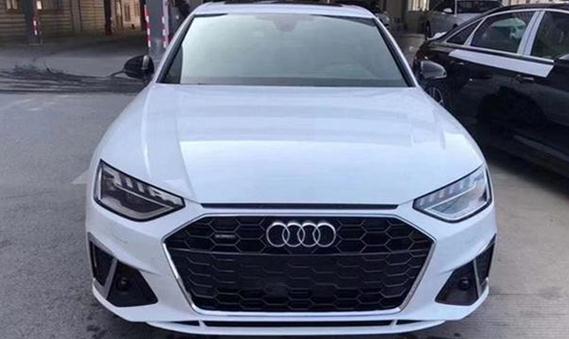 奥迪新款A4L实车到店，外观大改配置丰富，还买啥奔驰C、宝马3系