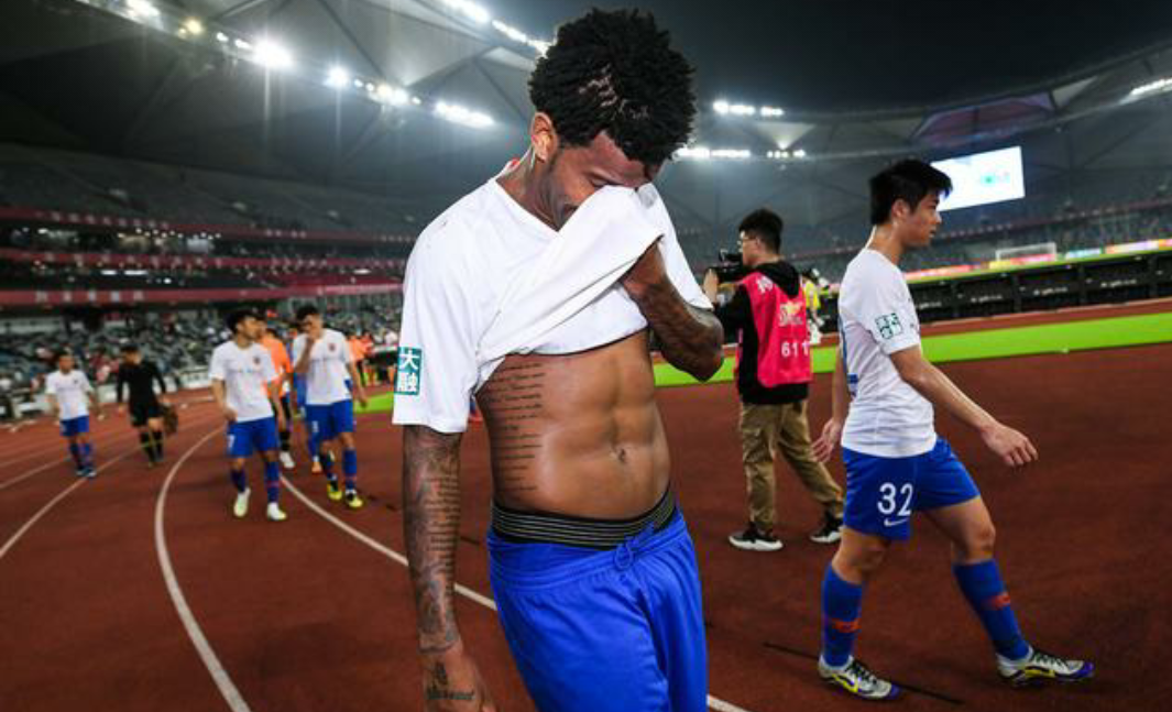 山东鲁能客场憾平深圳佳兆业,赛后球员多少有