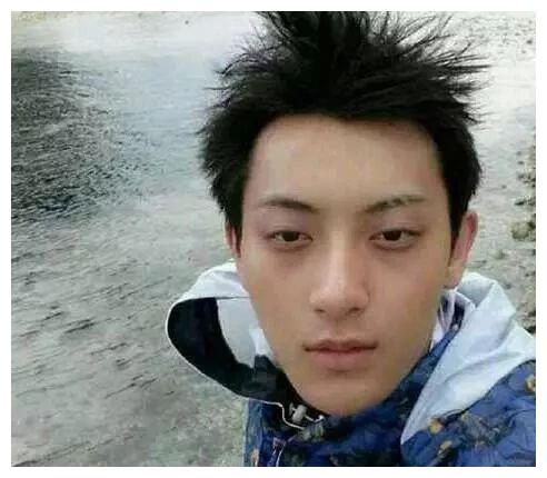 男明星罕见素颜，看了是不是很震惊？