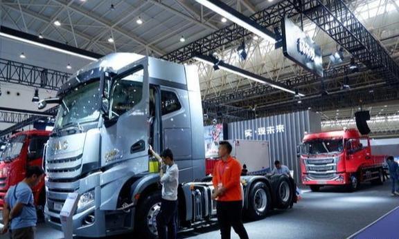 47万元起，560马力、采埃孚自动挡变速箱的格尔发K7真的要火？