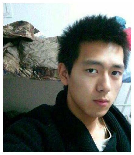 去年暑期凭热门剧爆成顶级流量的三位男演员旧照,肖战曾是单眼皮