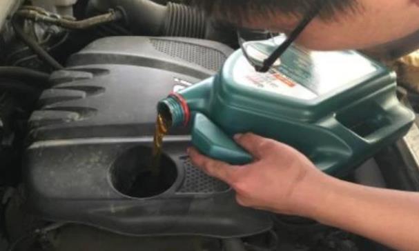 天冷开车的四大“禁忌”，千万不要再犯，不然等发动机大修就晚了