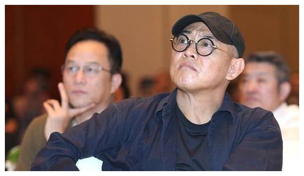 李连杰愿捐全部身家80亿，只为改回国籍，成龙七个字戳伤他的心