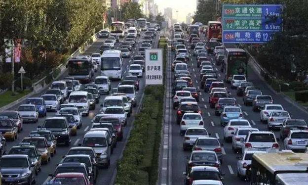 专家：“提高用车成本，减少拥堵！”网友：用屁股在说话