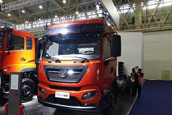 国六龙擎动力＋法士特变速器，完了，被高品质东风天锦KR秒杀了