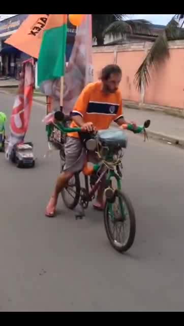 自行车后面跟着十几辆跑车这样的感觉很享受吧