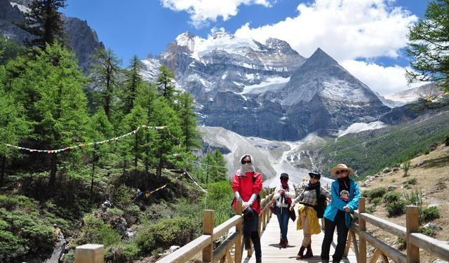 成都到稻城亚丁攻略旅游线路、每日行程、景点住宿，费用明细!