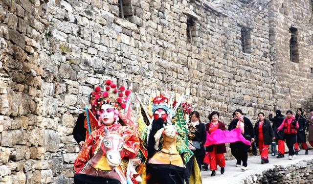 李甲到底爱过杜十娘没 杜十娘为何选择投江自杀