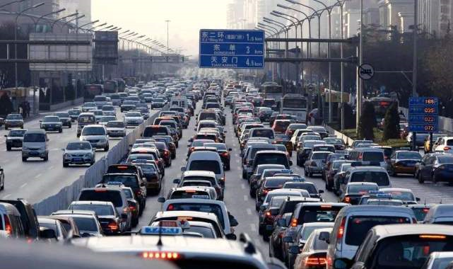 国内首个禁售燃油机省市曝光，本地人郁郁寡欢，外地车主乐开花