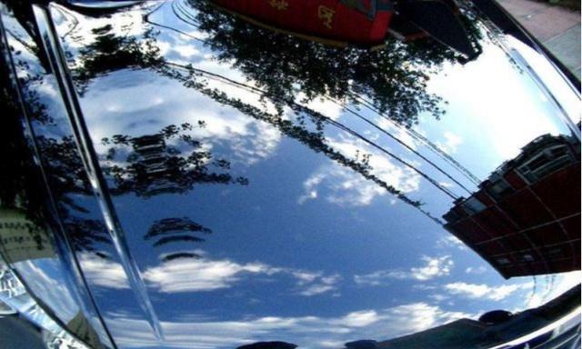 汽车漆面如何保养才能光滑如新，汽车美容店职员不小心说漏了嘴！