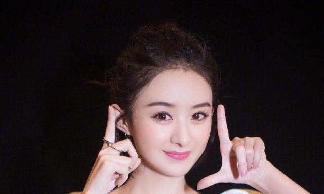 英菲尼迪迎来“赵丽颖”？笑容极具治愈系，冯先生都傻傻分不清