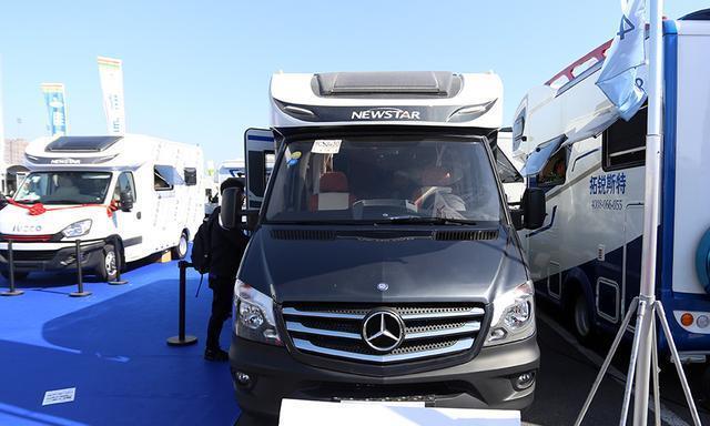 展会实拍高大上的奔驰房车，房车中的战斗机