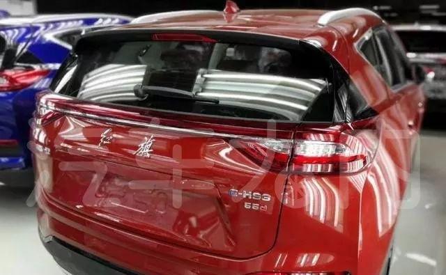 内饰酷似奥迪A六,两种续航版本,红旗E-HS三量产版实拍