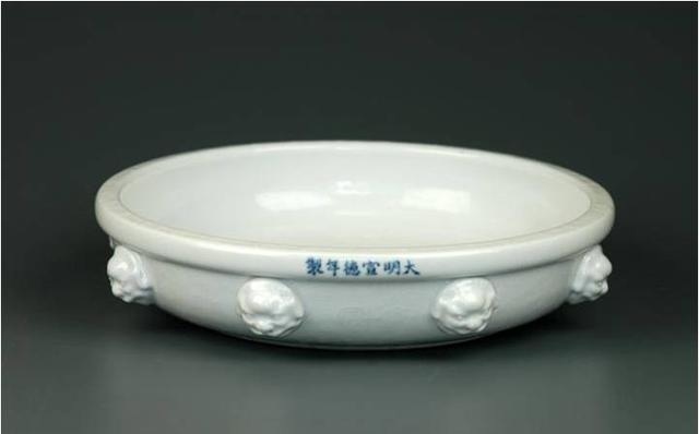 盛世皇廷拍卖-宣德时期的蓝釉白釉雪花蓝釉黄釉孔雀蓝釉详解