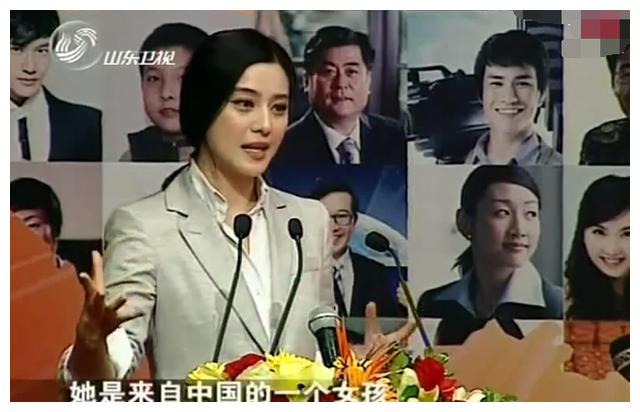 范冰冰对媒体透露自己戛纳穿龙袍的原因，一番话说完记者响起掌声