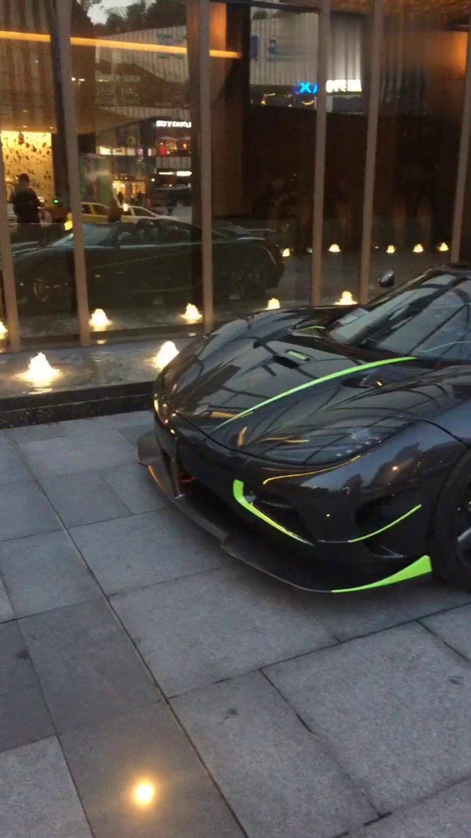 布加迪和帕加尼都靠一边去,这款才是地表最快跑车,思域你服不服