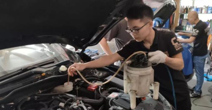 变速箱油多久换一次最好？汽修工：超过这里程，就离报废不远了