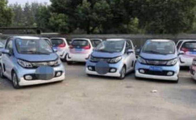 偶遇众泰库存车,堆积成山,4S店:4万包上牌,给钱