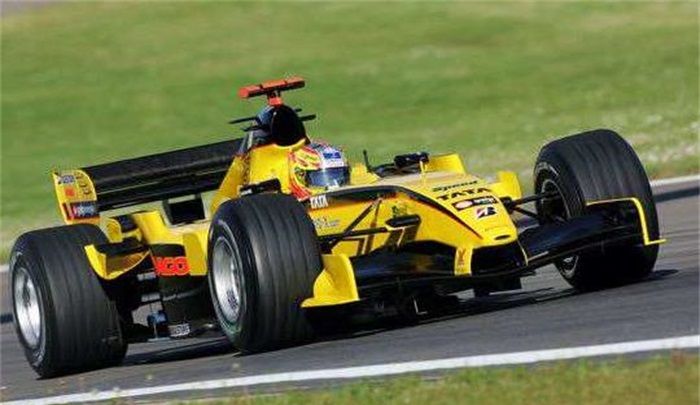 米德兰赛车：象征速度，碳素外壳更适合赛车，美轮美奂