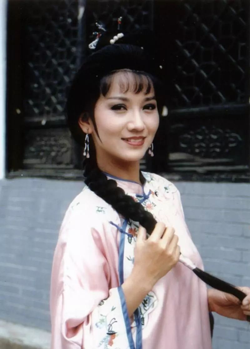 赵雅芝颜值巅峰时期的影视角色,不是冯程程,不是白娘子,而是她