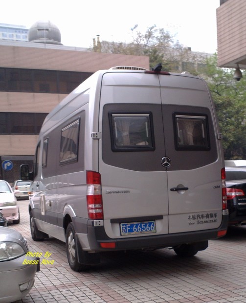 南通崇川区实拍奔驰Sprinter房车，车牌