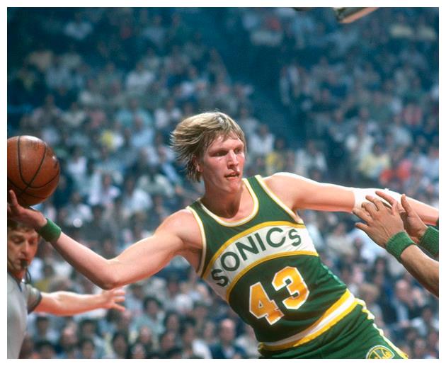 乌杰里:恭喜希克马入选名人堂,我们为他