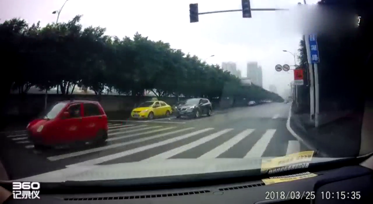 开法拉利的脾气不好，对于他们来说，跑车买来不飙，就是废铁