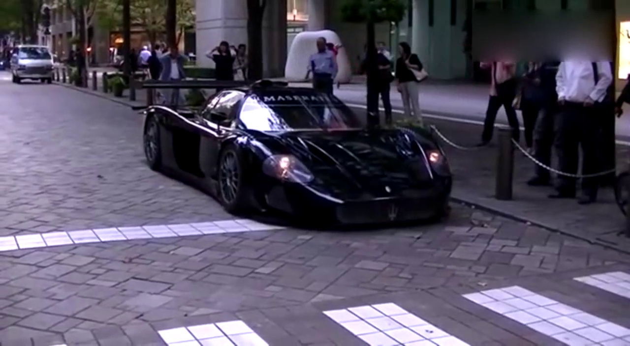 玛莎拉蒂跑车地盘太低，拖车都得是定制的