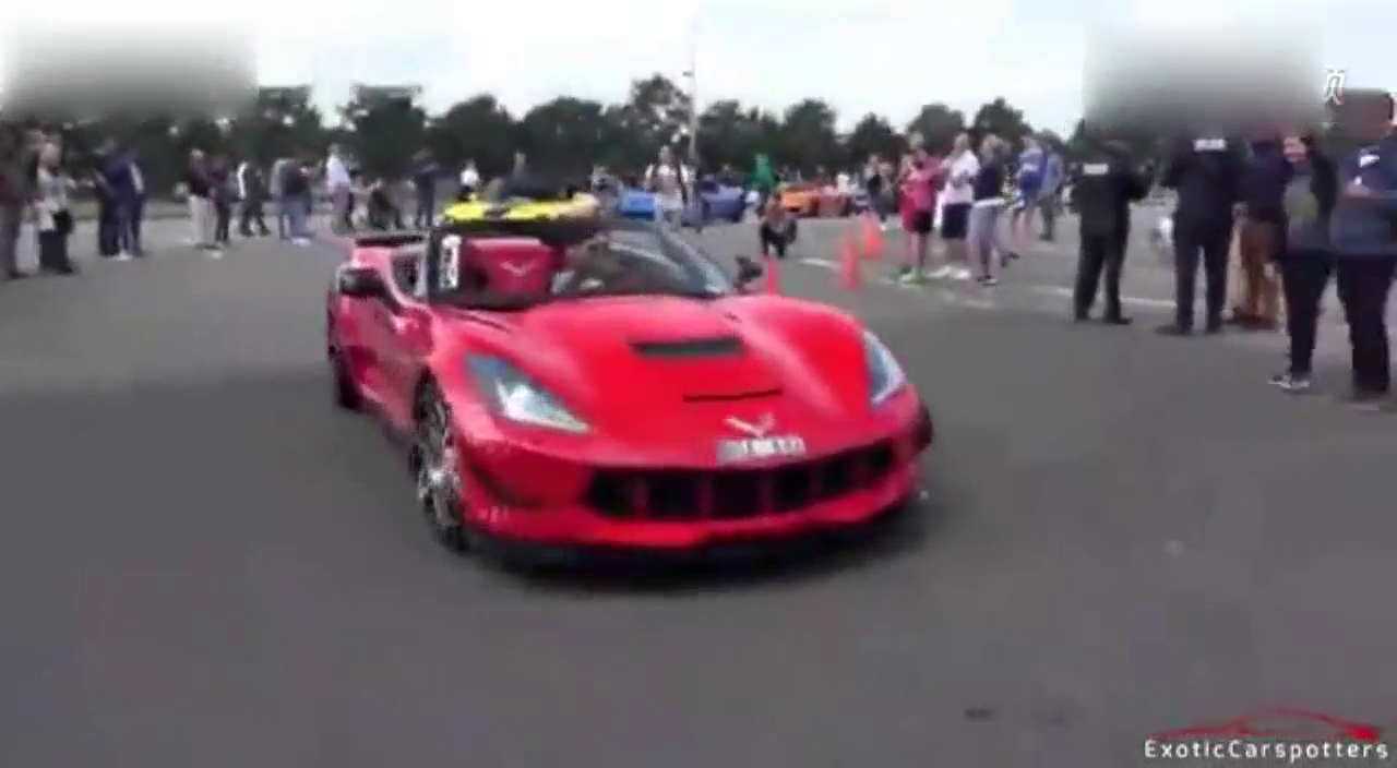 五菱跑车一出场，法拉利只能跟在后面当小弟了