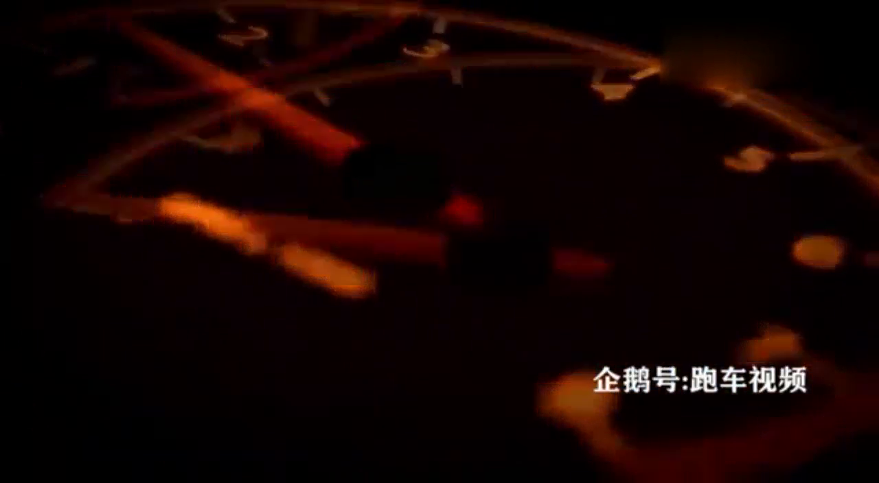 超级跑车调头是个技术活