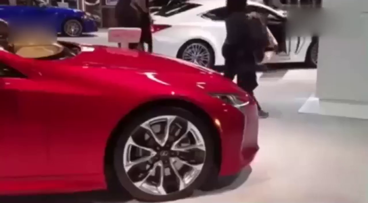 价值152万的2018年款进口顶级跑车，雷克萨斯LC500简直酷毙了