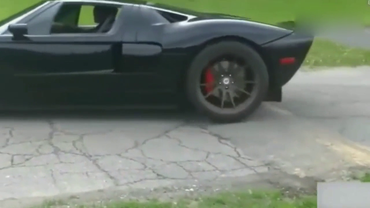 超级跑车遇到减速带，完美的告诉你什么叫做老司机！