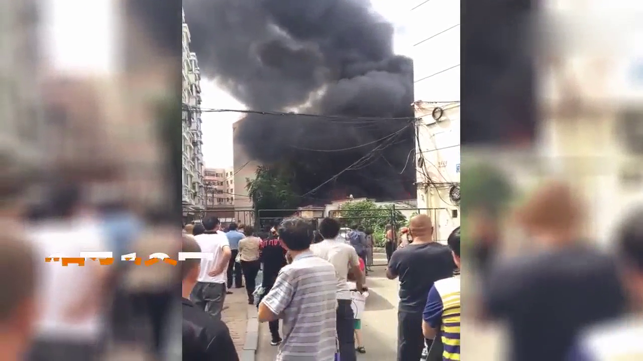 哈尔滨一小区车棚着火 数百辆电动车和摩托车烧毁