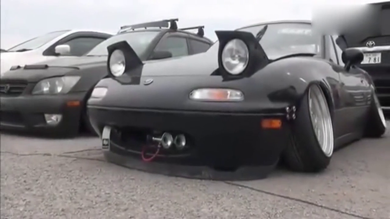 00后的小伙脑洞真是大，跑车改装成这样，还能跑吗？