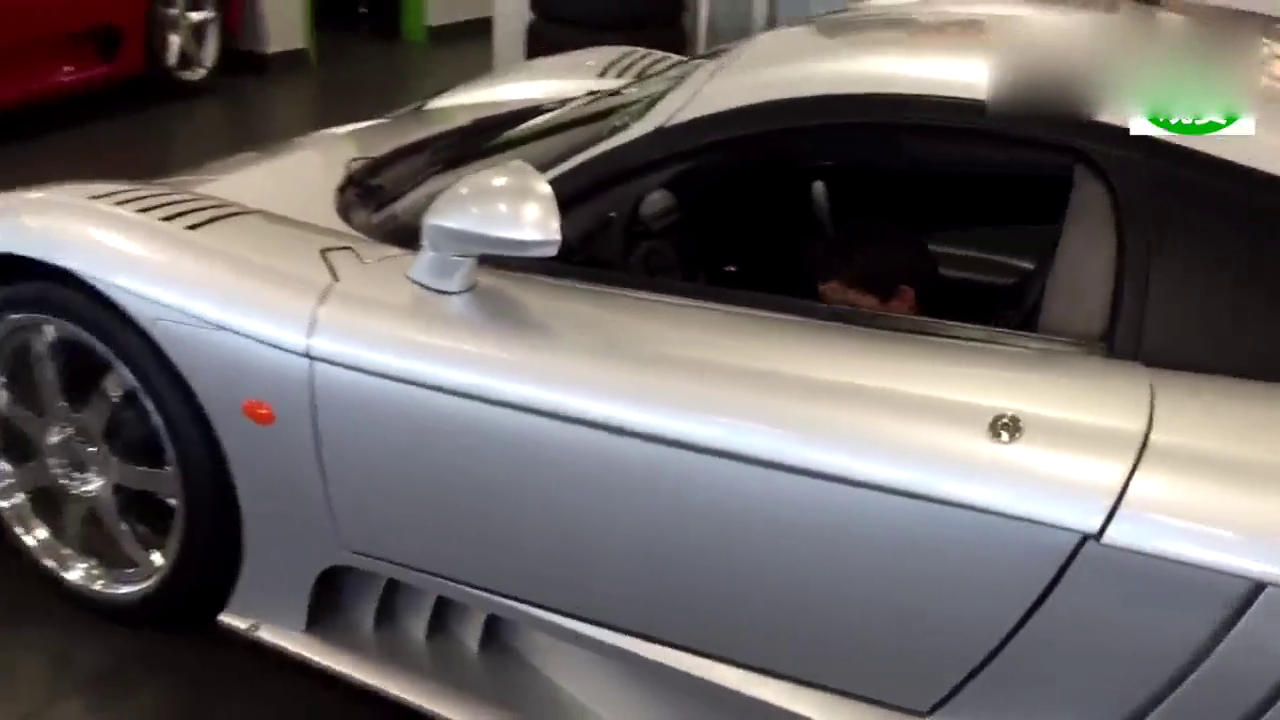 8000万的跑车露出方向盘，让兰博基尼都不再辉煌