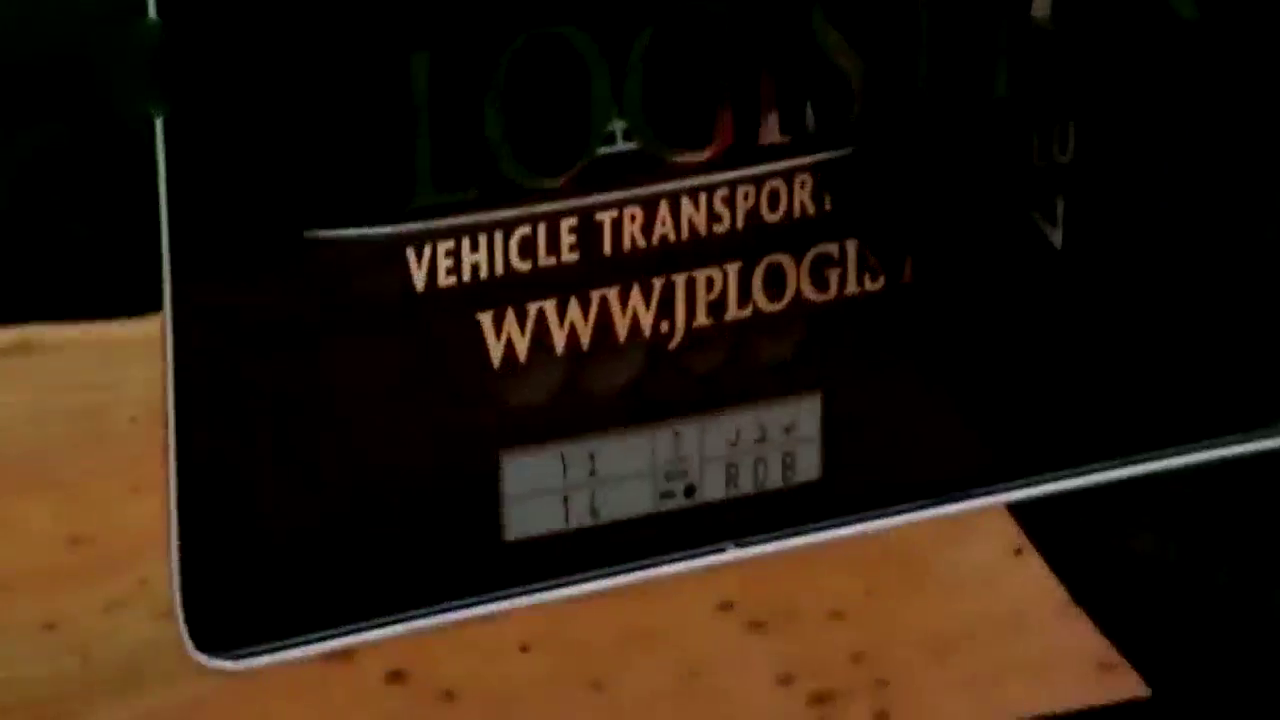 汽车资讯，9000万定制的跑车到货，打开车厢后霸气开始了！