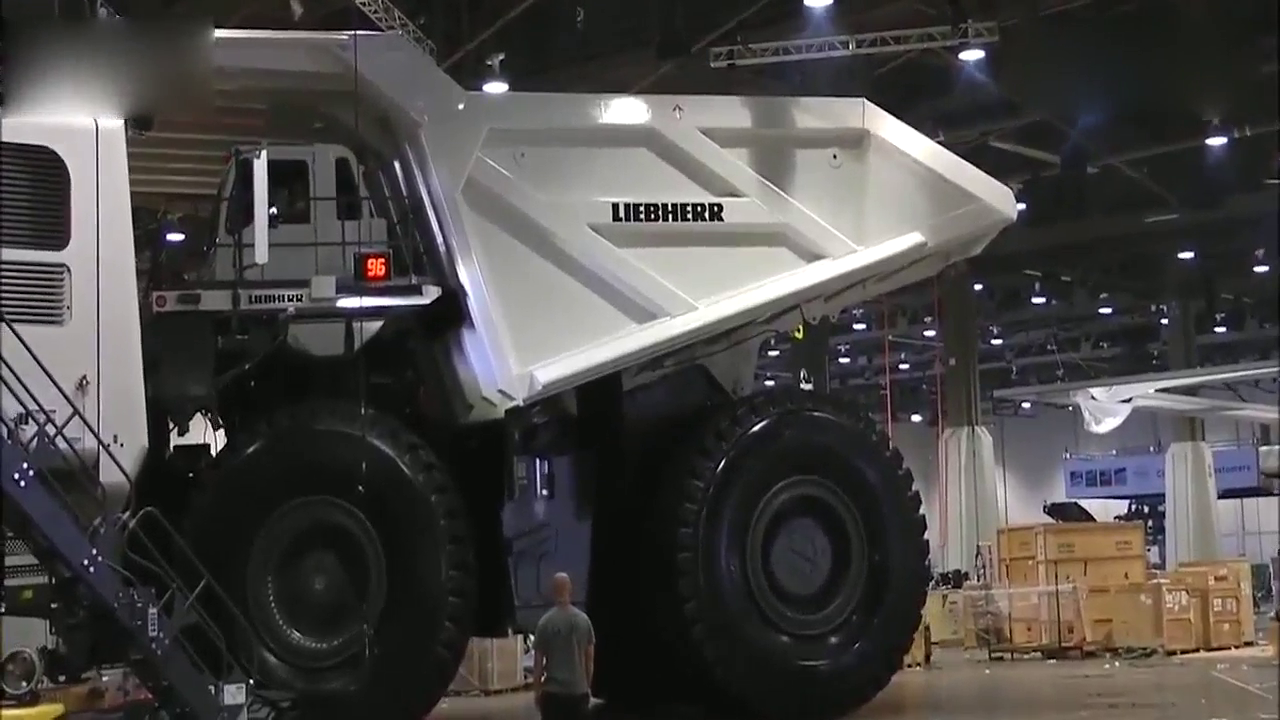 汽车资讯，价值2000万的卡车倒车的那一刻你才知道钱花在哪里！