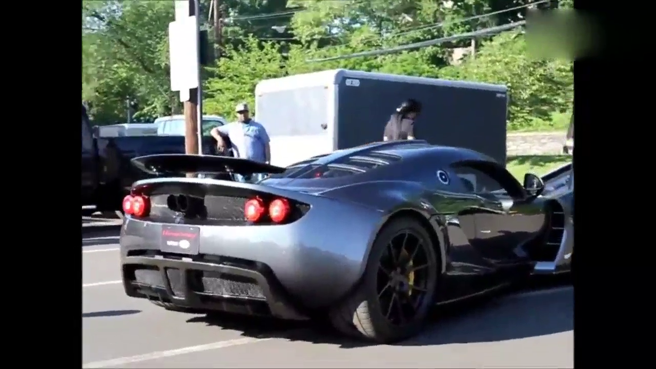 第一次听到超级跑车发出这种声音，你是烧柴油的吗？我蒙圈了