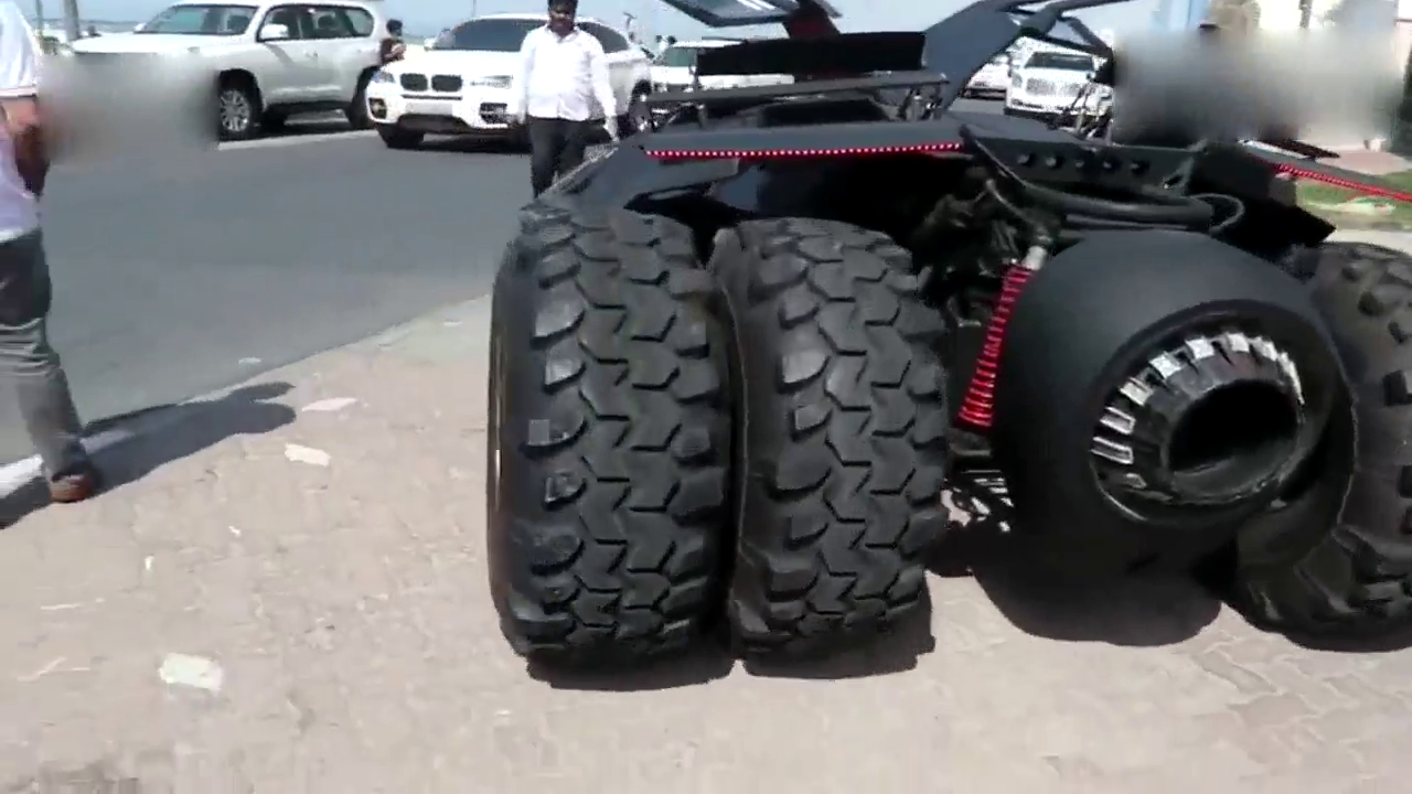 价值1000万的蝙蝠跑车，开在路上绝对拉风！