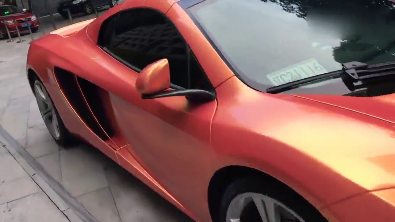 街拍老款迈凯伦跑车，现在看起来一点也不落后