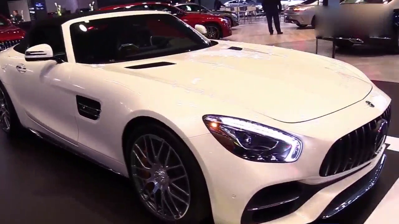 2018年奔驰AMG GT C跑车，价值230万，破百只需3