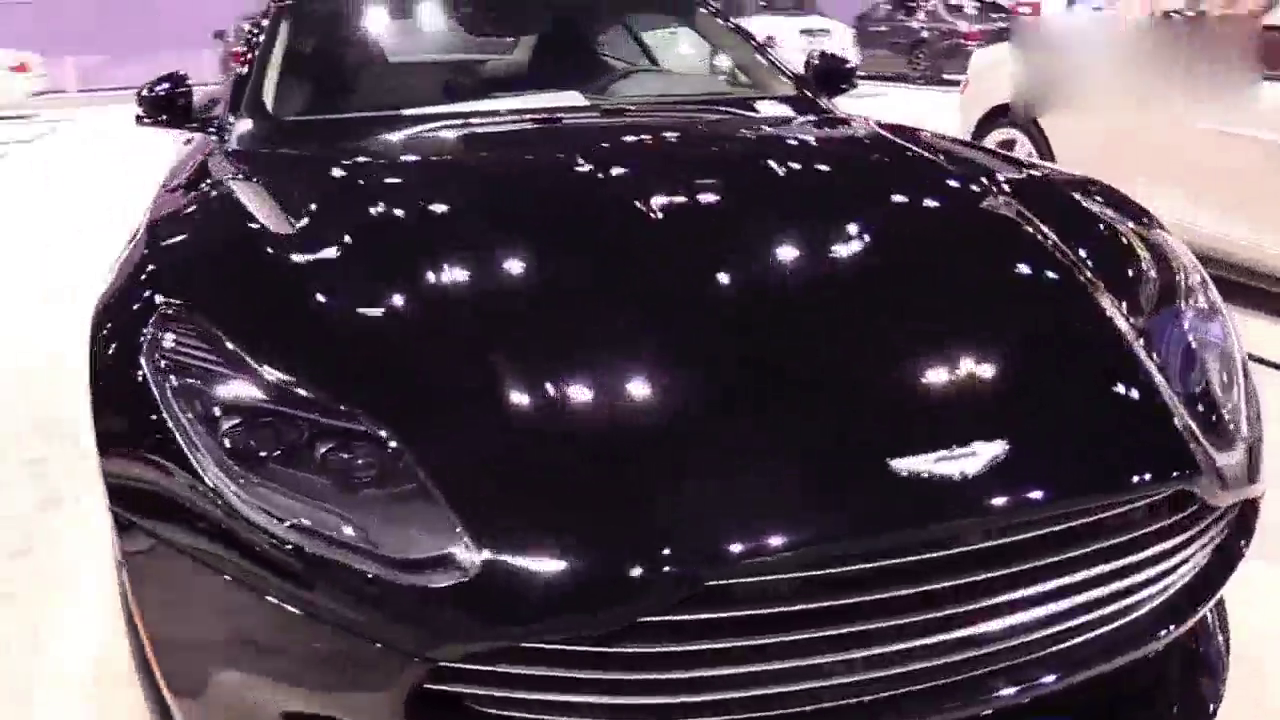 2018款阿斯顿马丁跑车，始终纳闷，它在国内保有量咋这么低