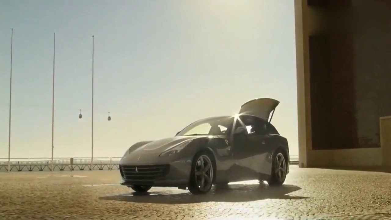 法拉利加速的声音就像一匹野马，这才是真正的超级跑车