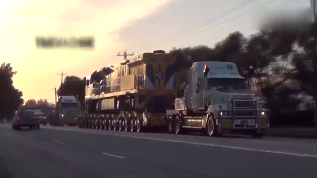 超大型卡车运输最大建筑重型设备，司机年薪百万都难请！