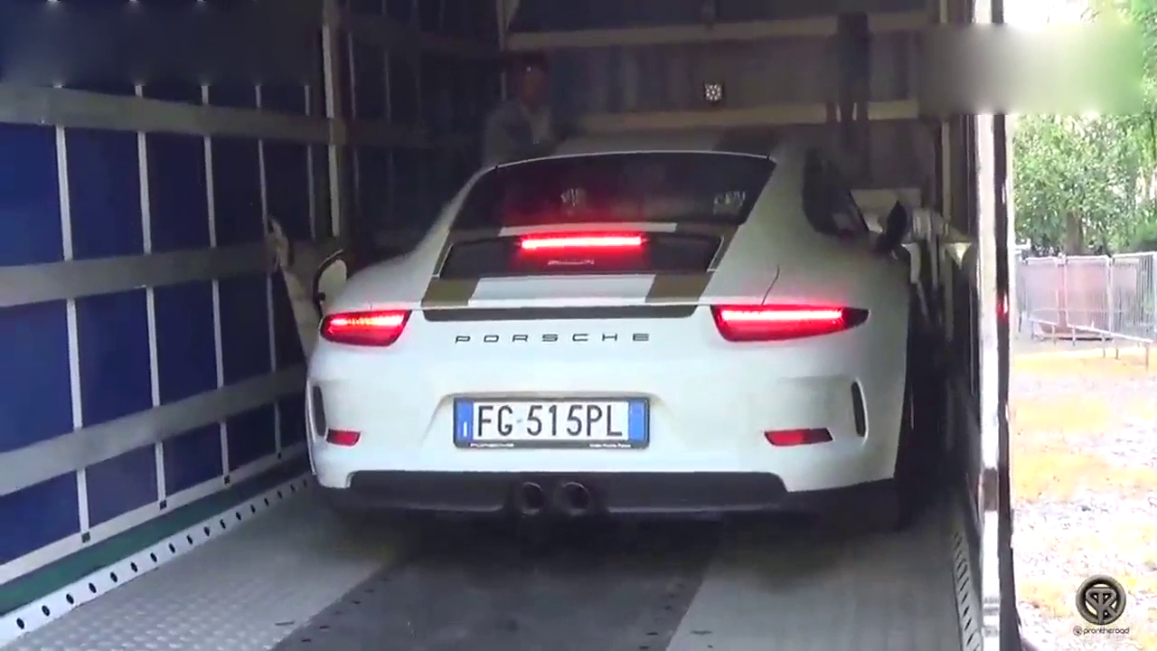 超级养眼 车迷街拍保时捷911 R跑车