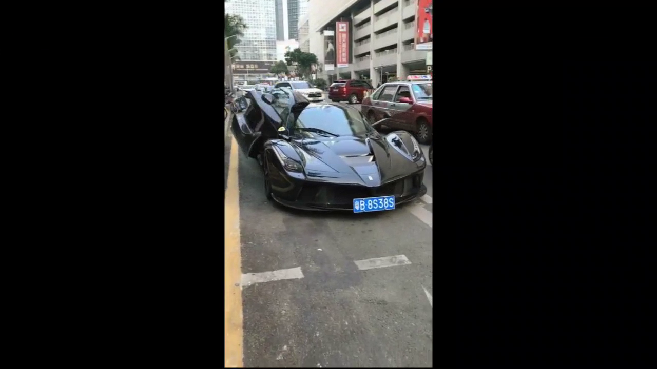 启动引擎后这才叫超级跑车布加迪靠边站, 思域你赶紧躲远点