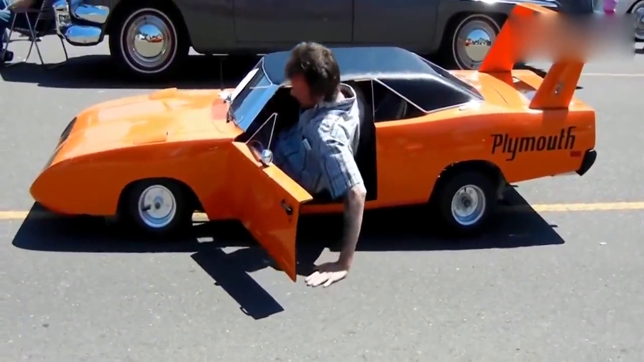 这是我见过最小的跑车 竟还能坐人！