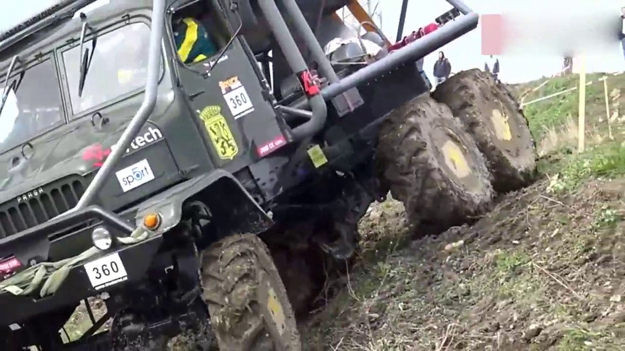 6驱卡车玩越野，酷路泽、陆巡什么的都弱爆了