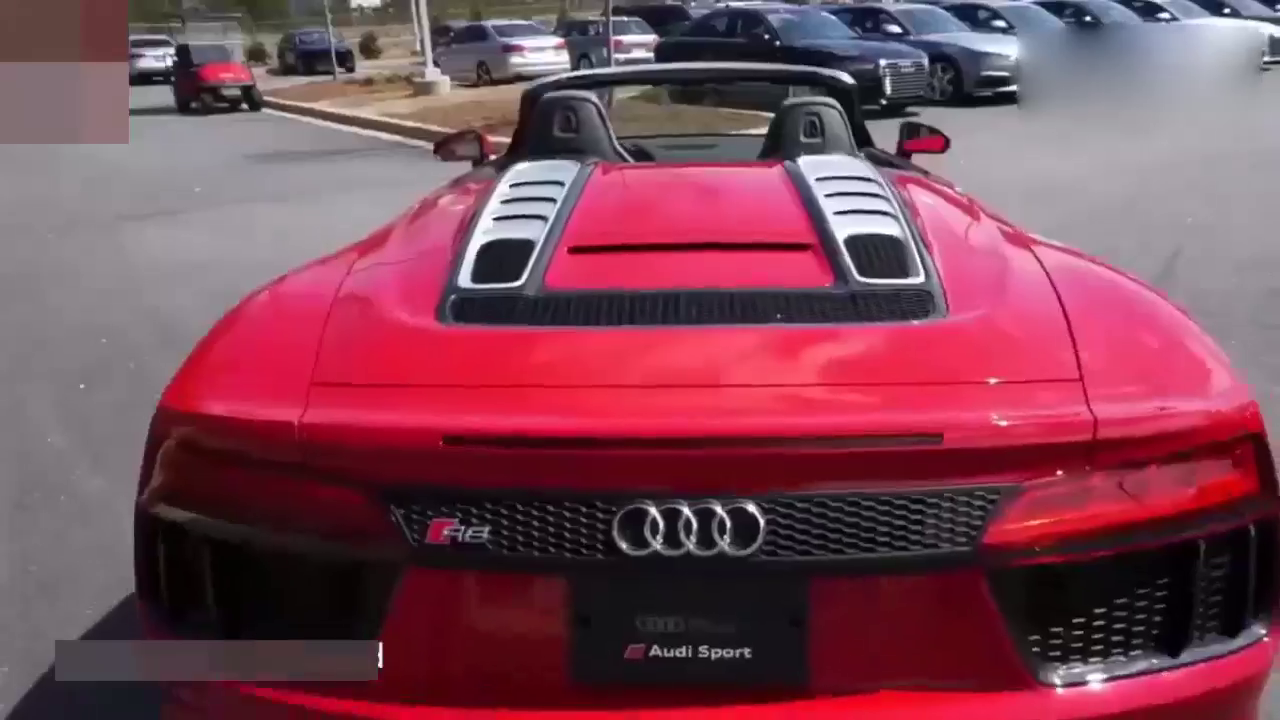 两百万的奥迪R8，这车肯定比兰博基尼跑车销量好！