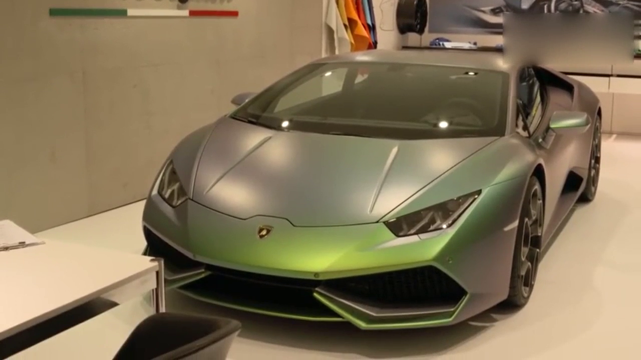 买兰博基尼跑车送了一件皮夹克，感受一下什么才叫霸气！